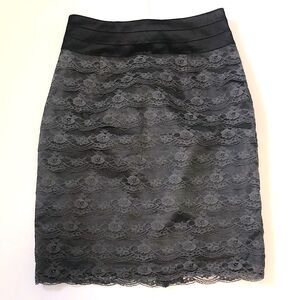 Women’s H & M Gray Lace Pencil  Skirt w/Zippered Back Size 8